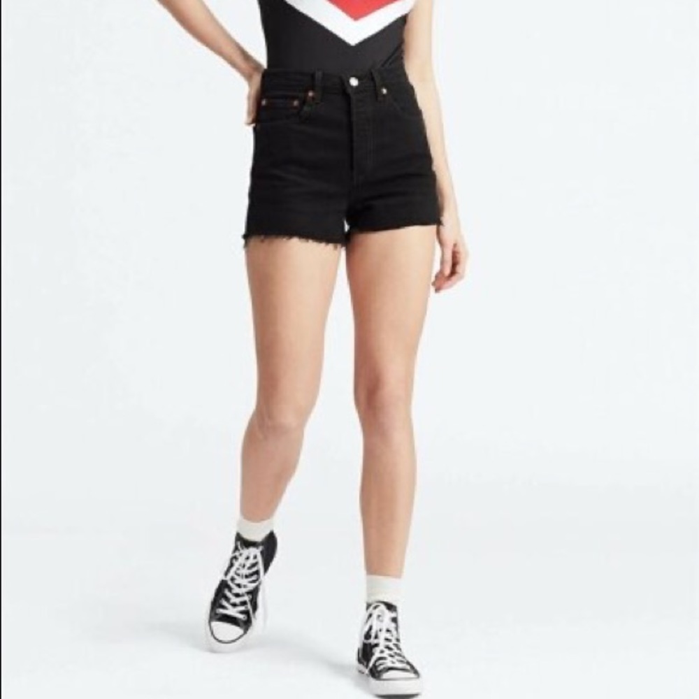 Levi’s Ribcage Shorts in Night Shift Size 28